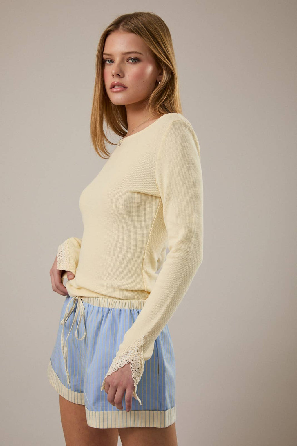 BOAT NECK LACE DETAIL TOP