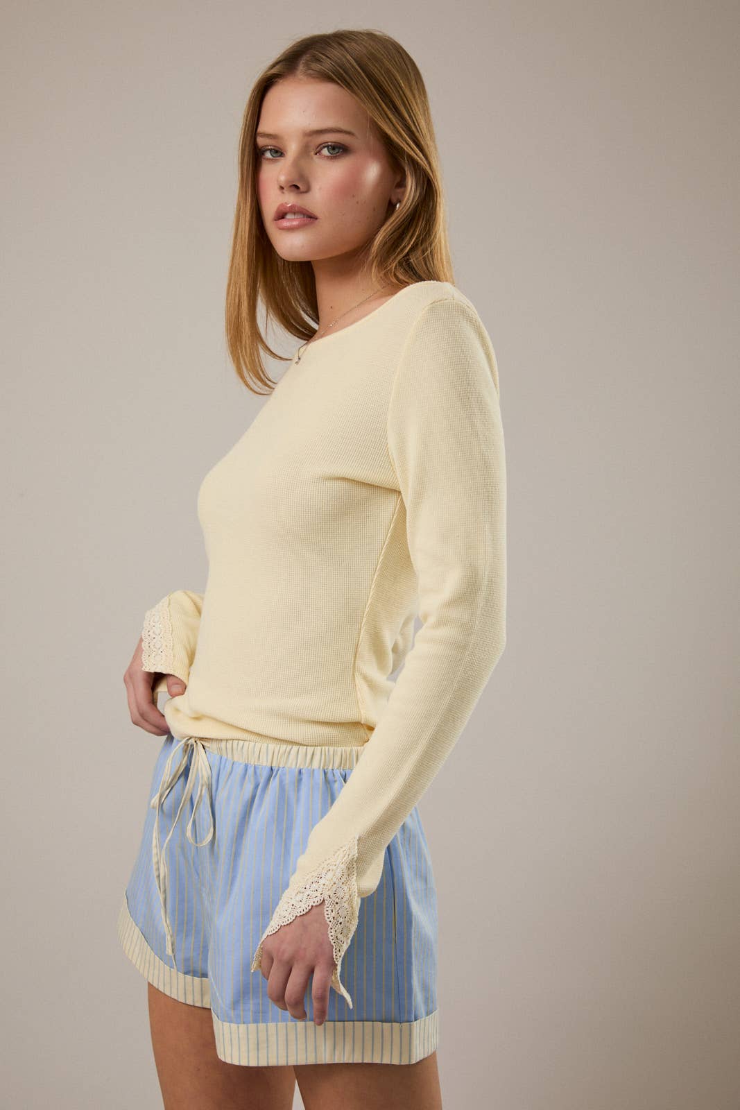 BOAT NECK LACE DETAIL TOP