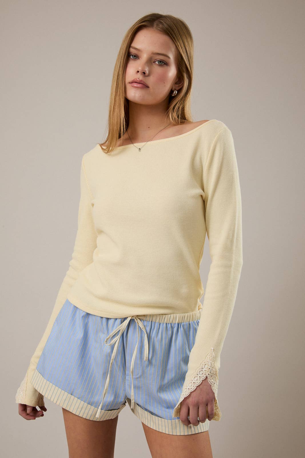 BOAT NECK LACE DETAIL TOP