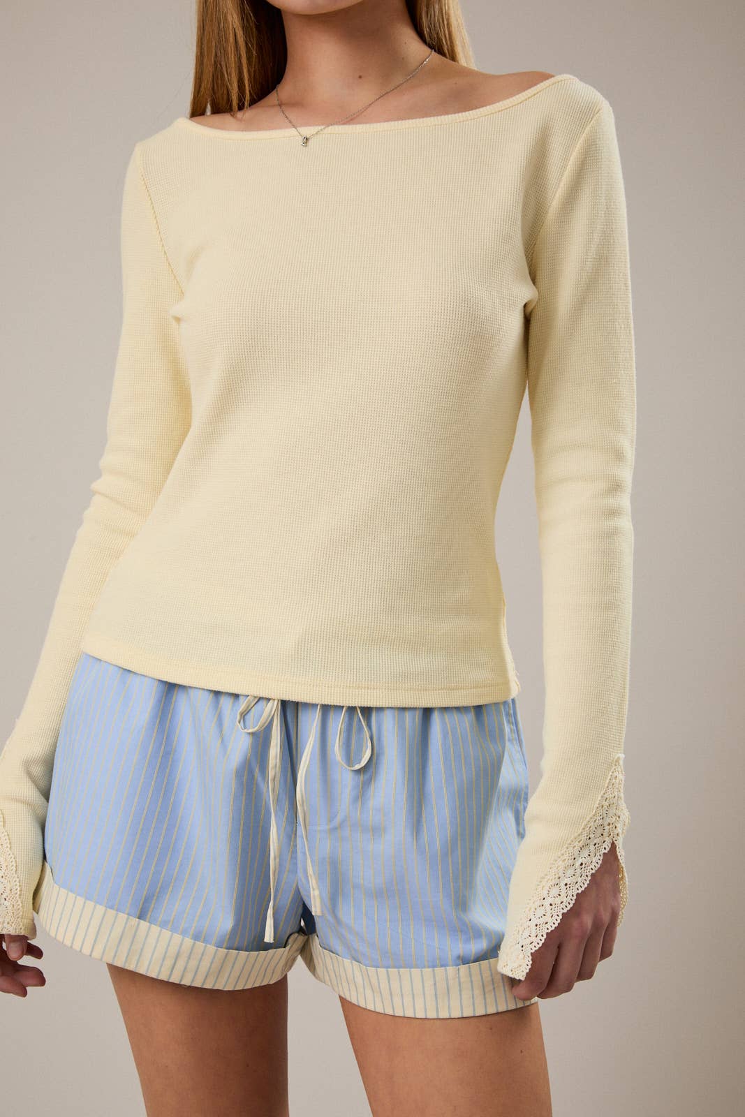 BOAT NECK LACE DETAIL TOP